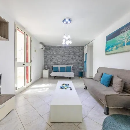 Luxurious Coastal In Villa Gallipoli