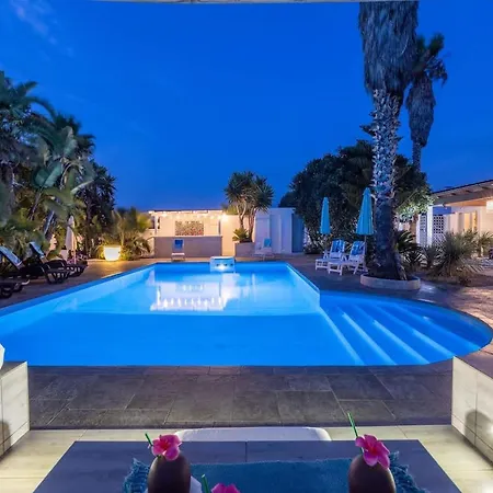 Luxurious Coastal In Villa