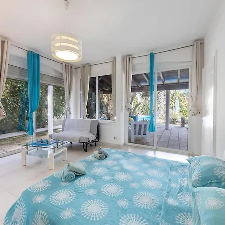 Luxurious Coastal In *