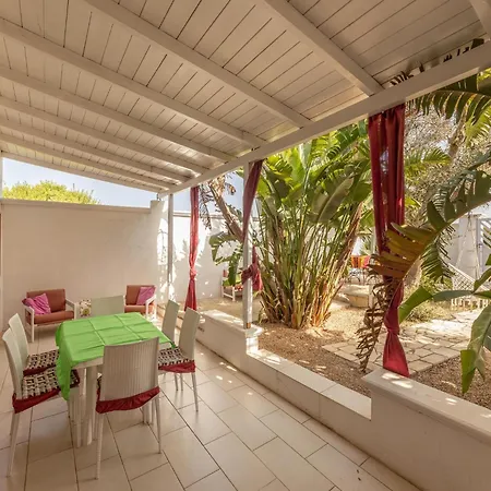 Villa Luxurious Coastal In *