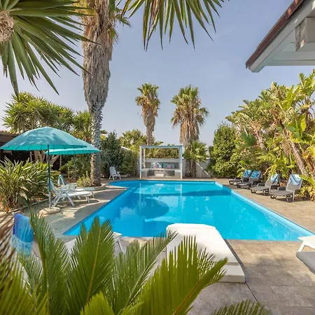 Luxurious Coastal In *