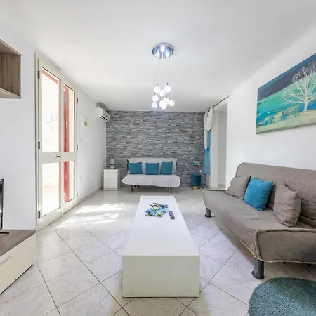 Villa Luxurious Coastal In Gallipoli