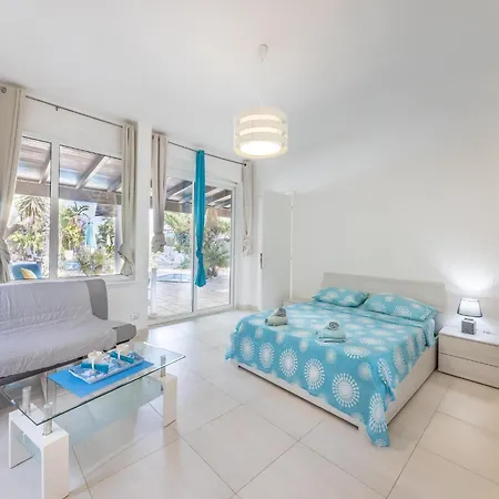 Luxurious Coastal In Villa Gallipoli