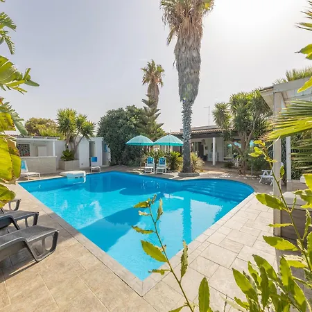 Villa Luxurious Coastal In *