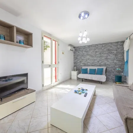 Luxurious Coastal In Villa *